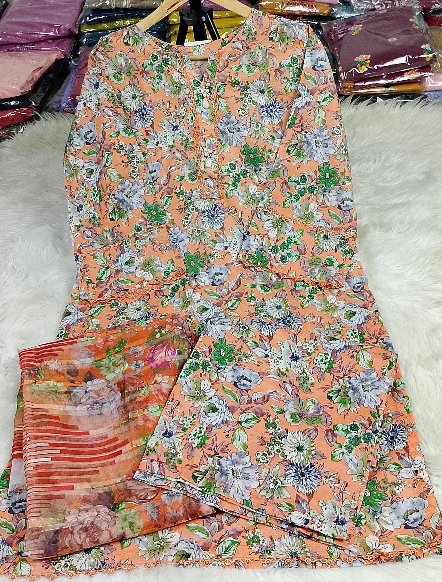 3 PIECE - EMBROIDERED / PRINTED LAWN SUIT