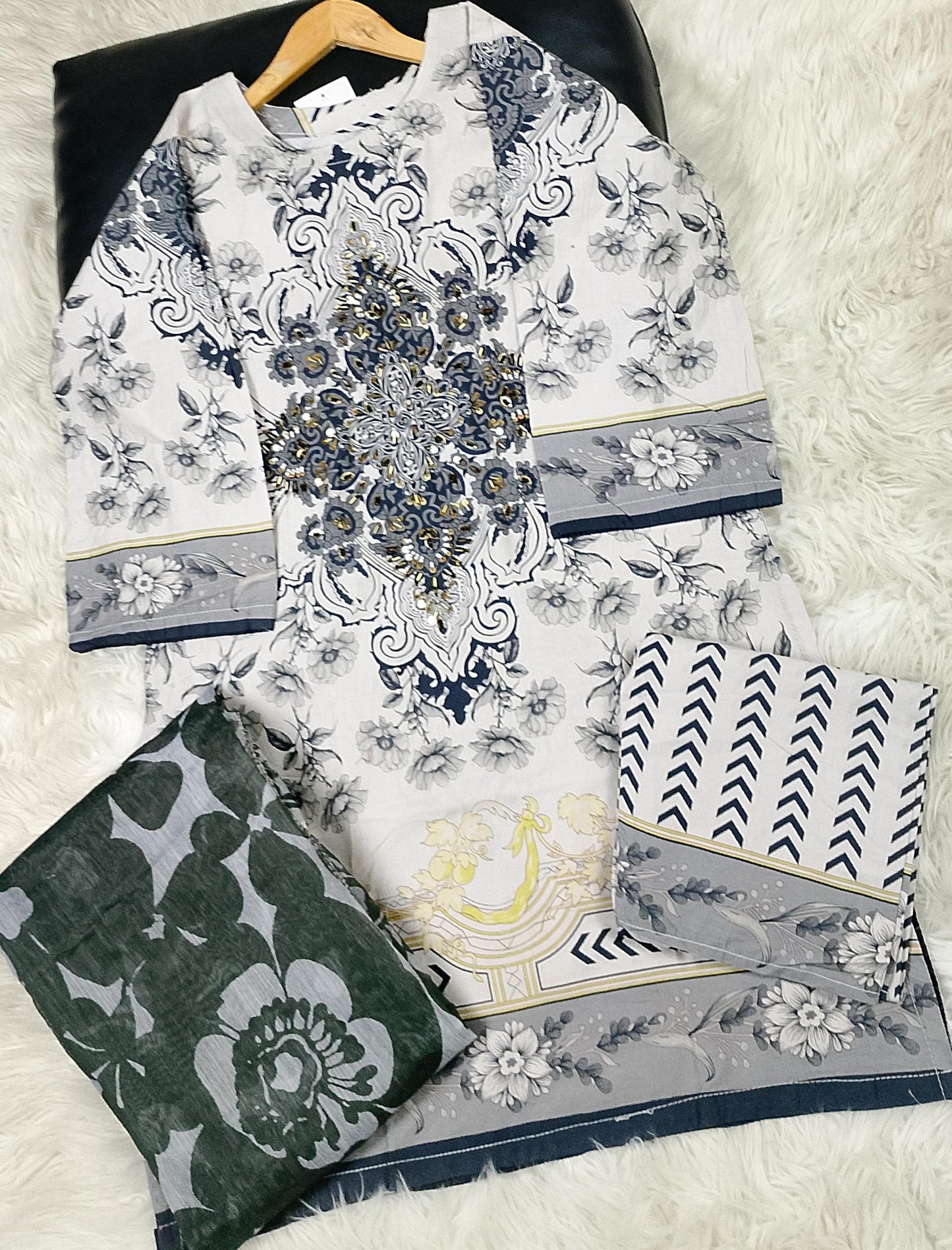 3 PIECE - EMBROIDERED / PRINTED LAWN SUIT