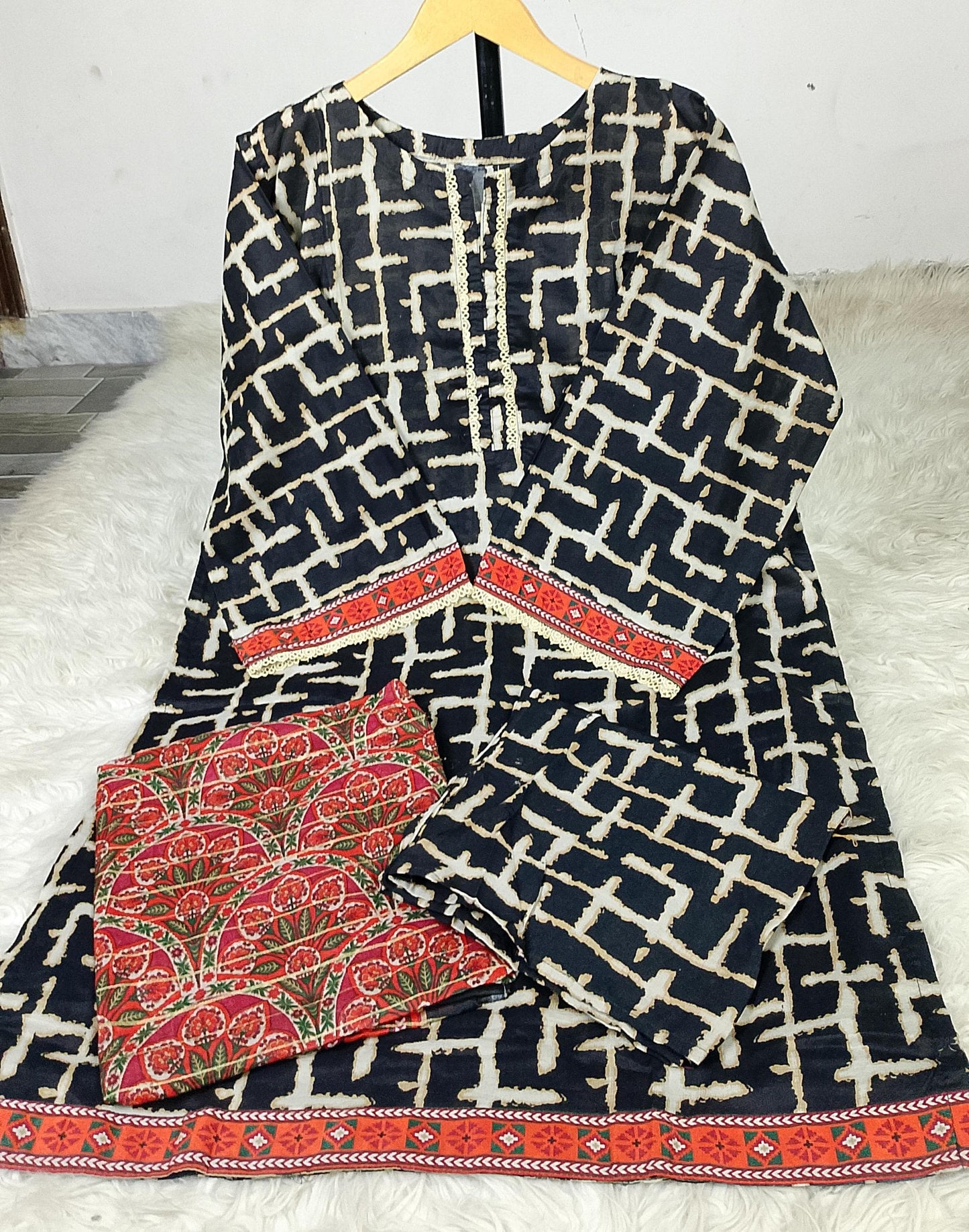 3 PIECE - EMBROIDERED / PRINTED LAWN SUIT