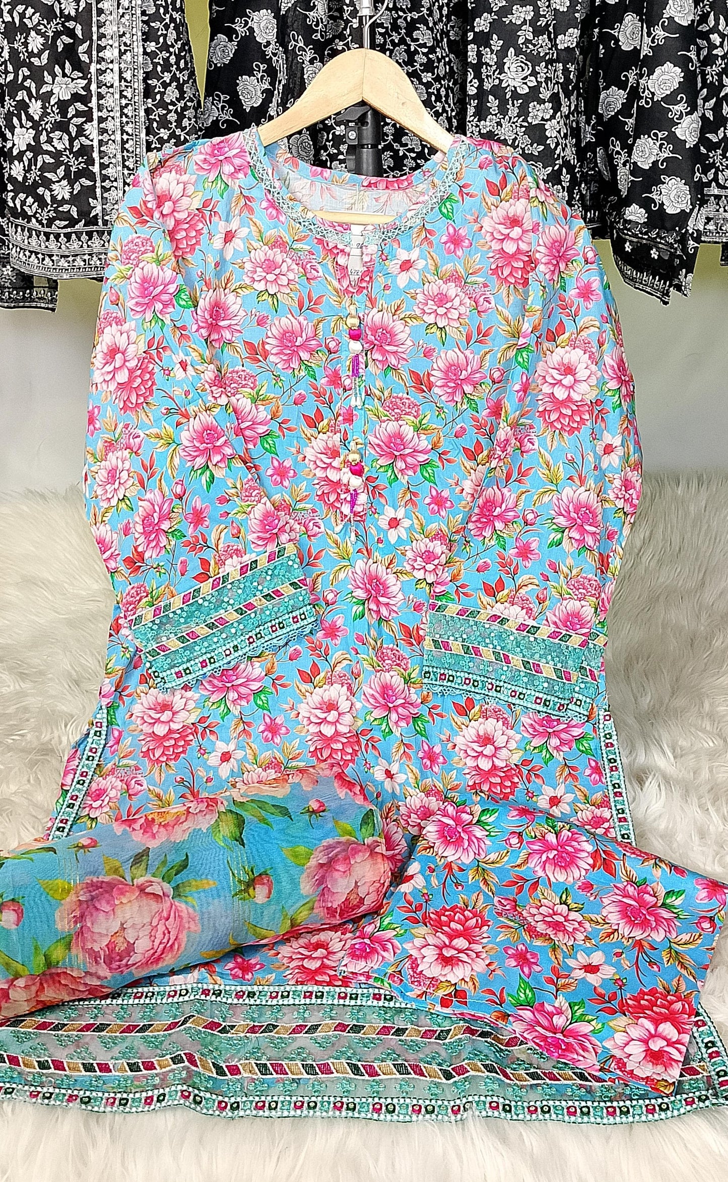 3 PIECE - EMBROIDERED / PRINTED LAWN SUIT