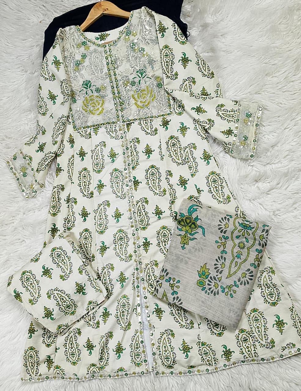 3 PIECE - EMBROIDERED LAWN SUIT