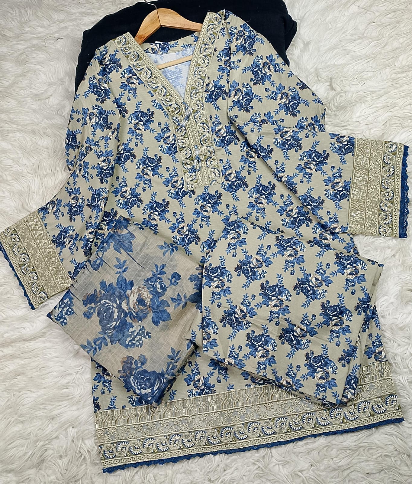3 PIECE - EMBROIDERED LAWN SUIT