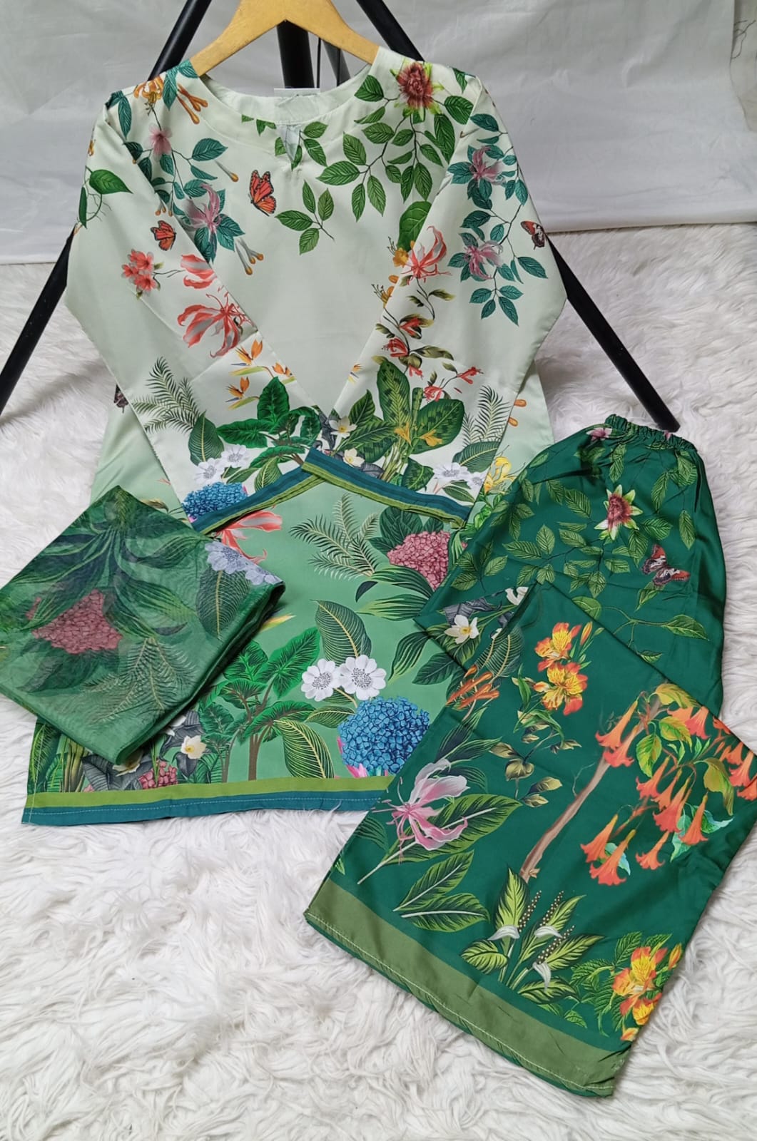 3 PIECE - EMBROIDERED LAWN SUIT