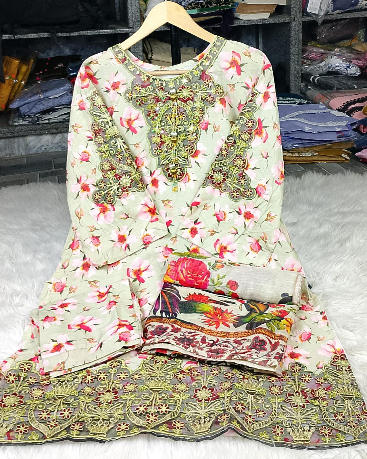 3 PIECE - EMBROIDERED / PRINTED LAWN SUIT