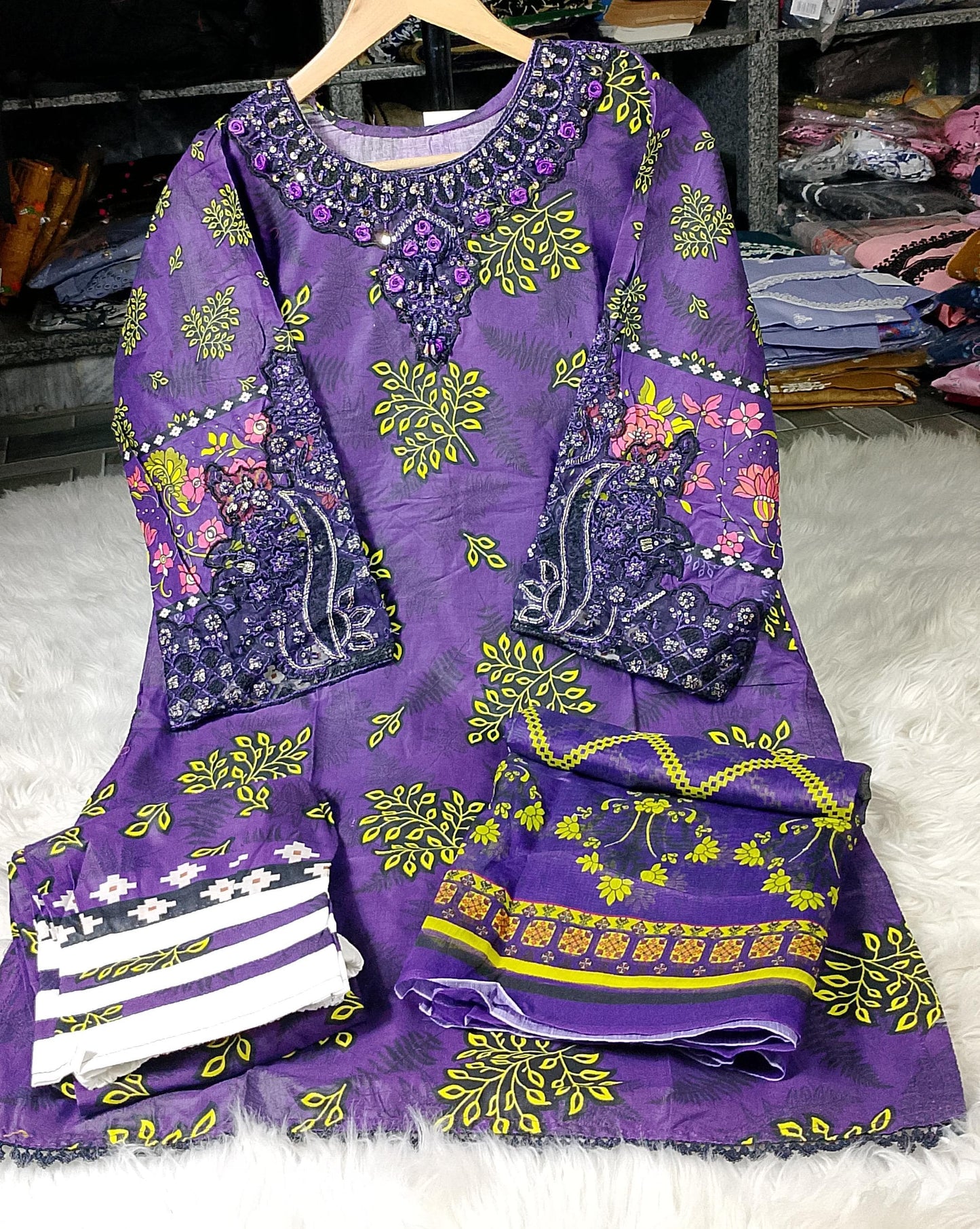 3 PIECE - EMBROIDERED / PRINTED LAWN SUIT