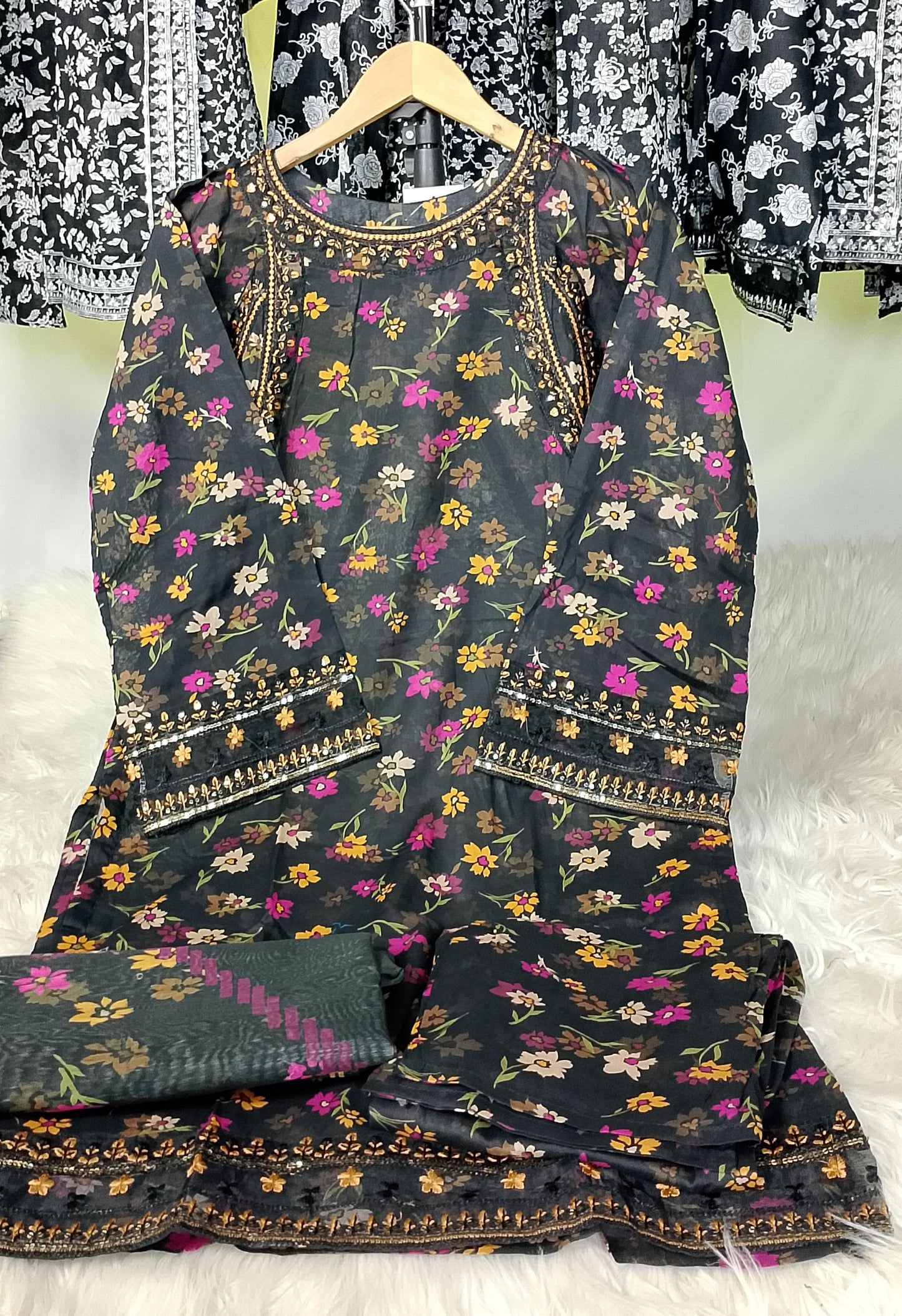 3 PIECE - EMBROIDERED / PRINTED LAWN SUIT