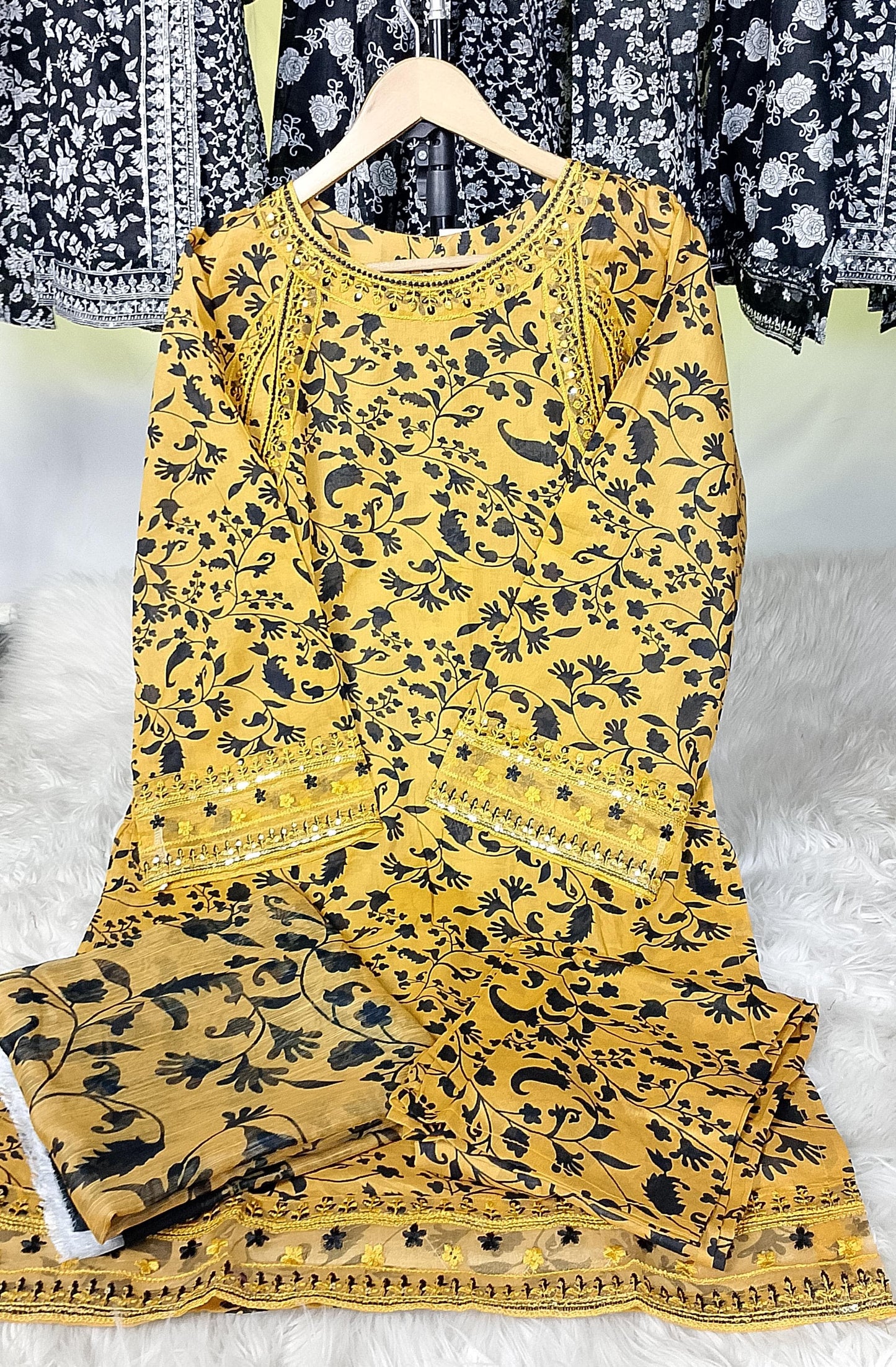 3 PIECE - EMBROIDERED / PRINTED LAWN SUIT