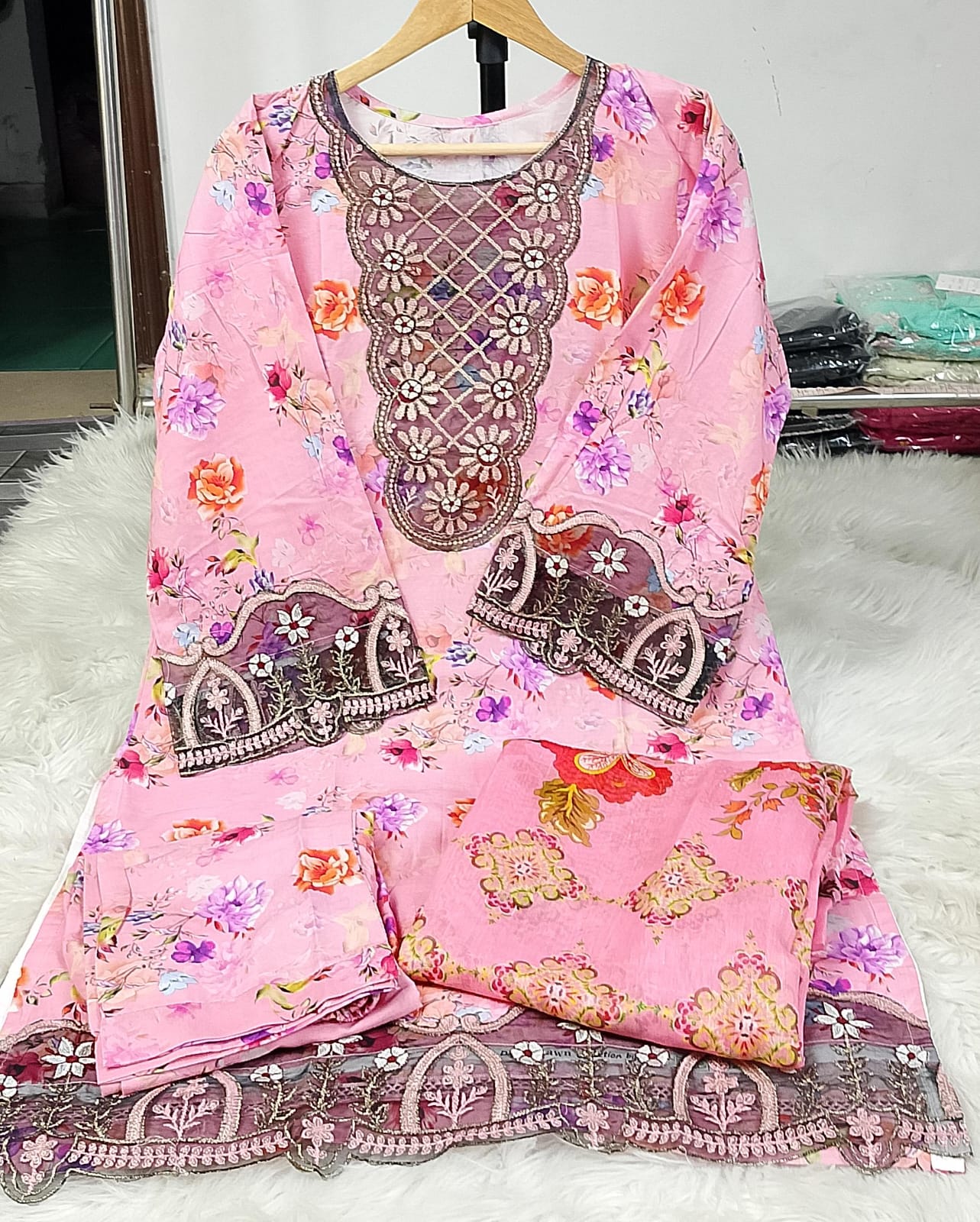 3 PIECE - EMBROIDERED / PRINTED LAWN SUIT