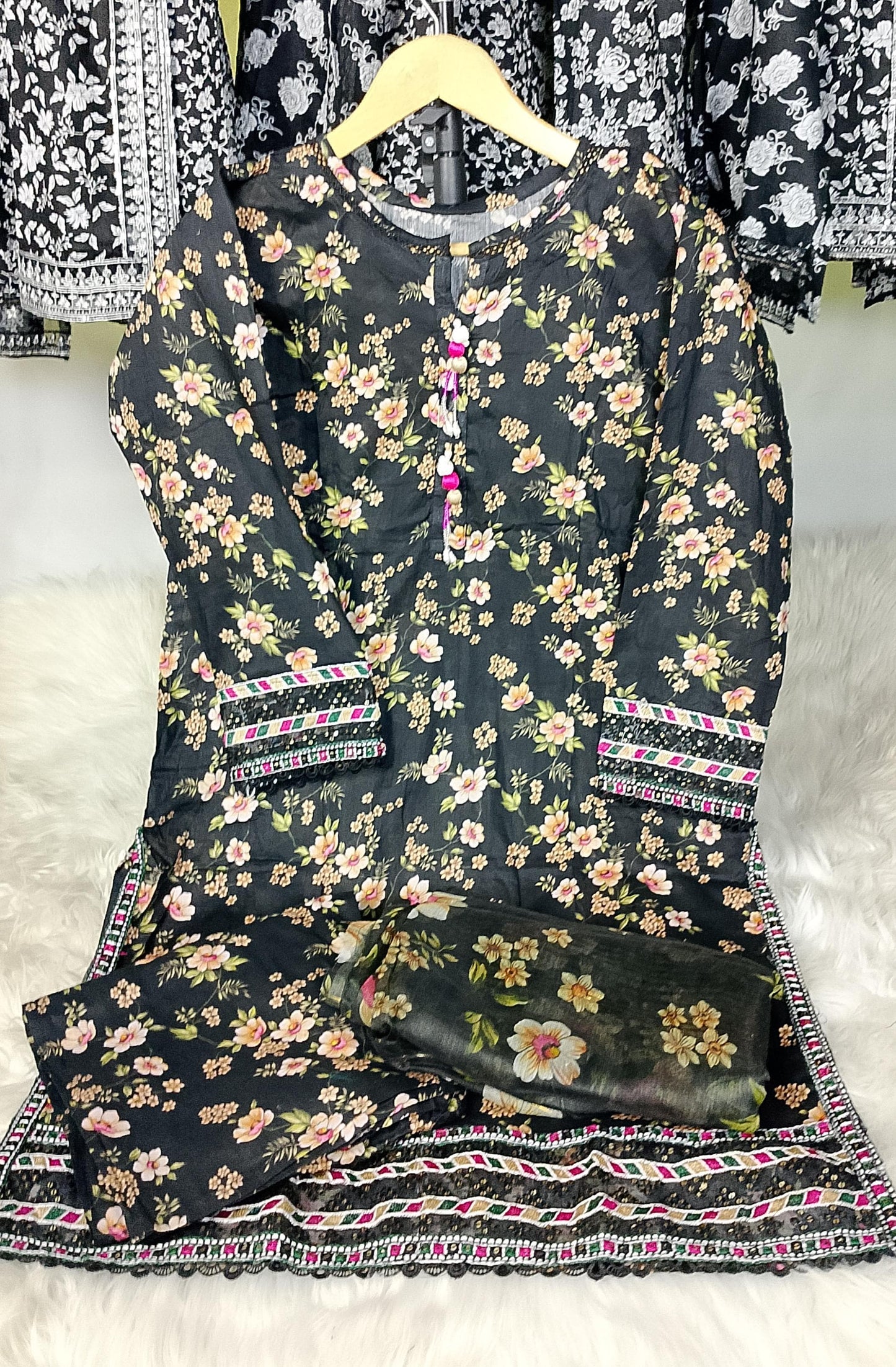 3 PIECE - EMBROIDERED / PRINTED LAWN SUIT