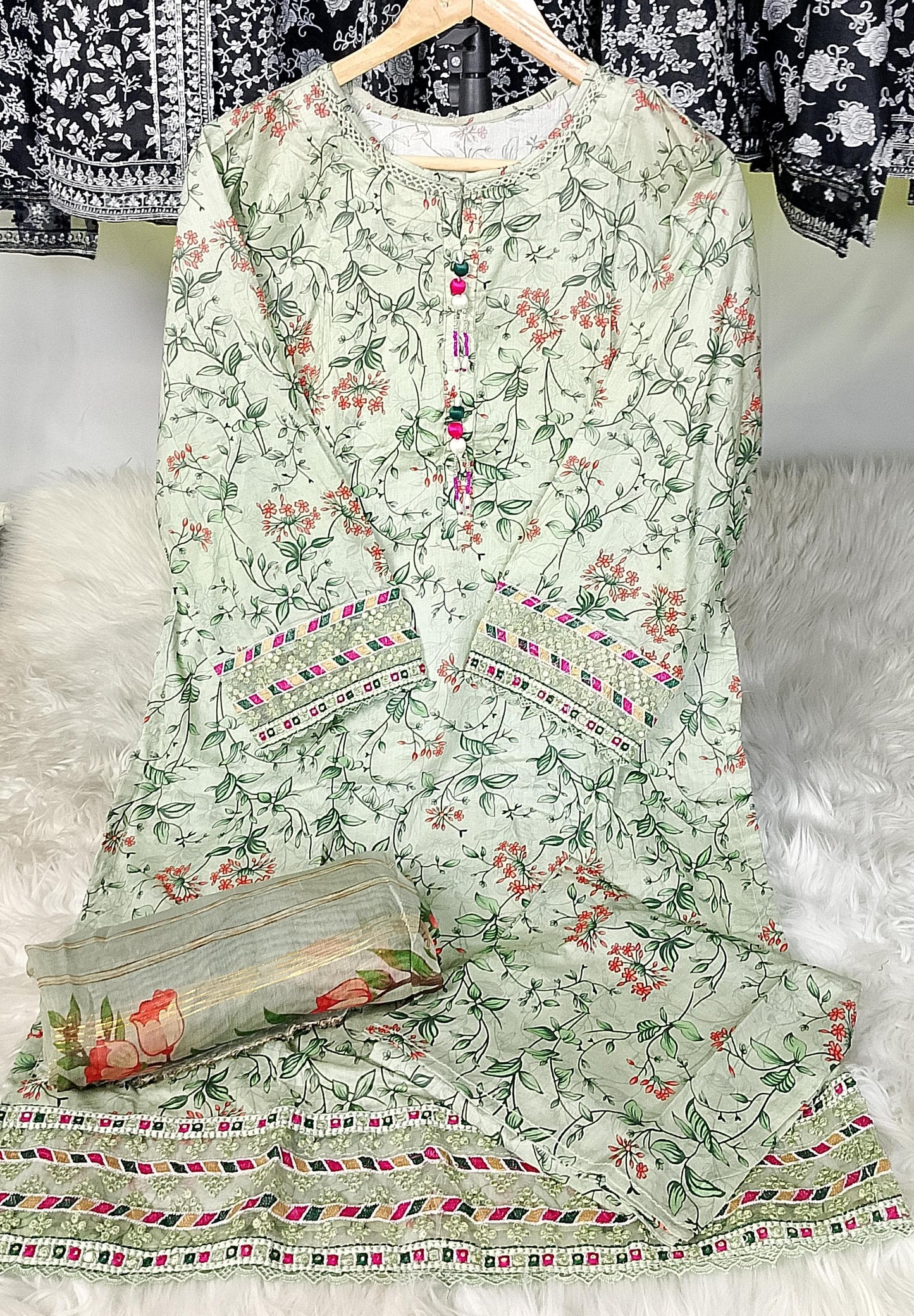 3 PIECE - EMBROIDERED / PRINTED LAWN SUIT