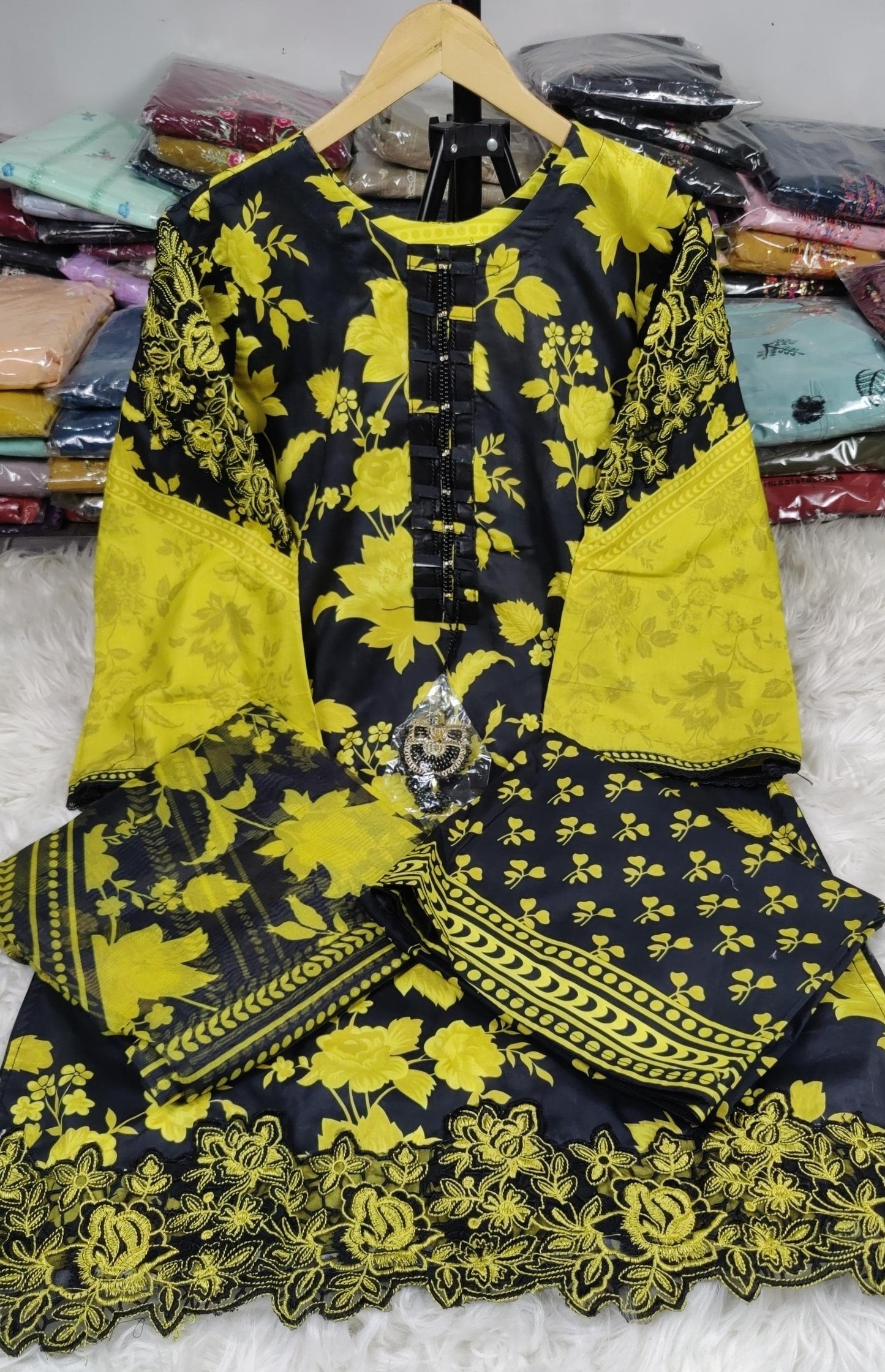 3 PIECE - EMBROIDERED / PRINTED LAWN SUIT