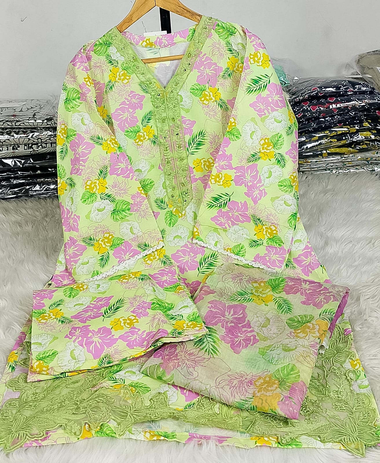 3 PIECE - EMBROIDERED / PRINTED LAWN SUIT