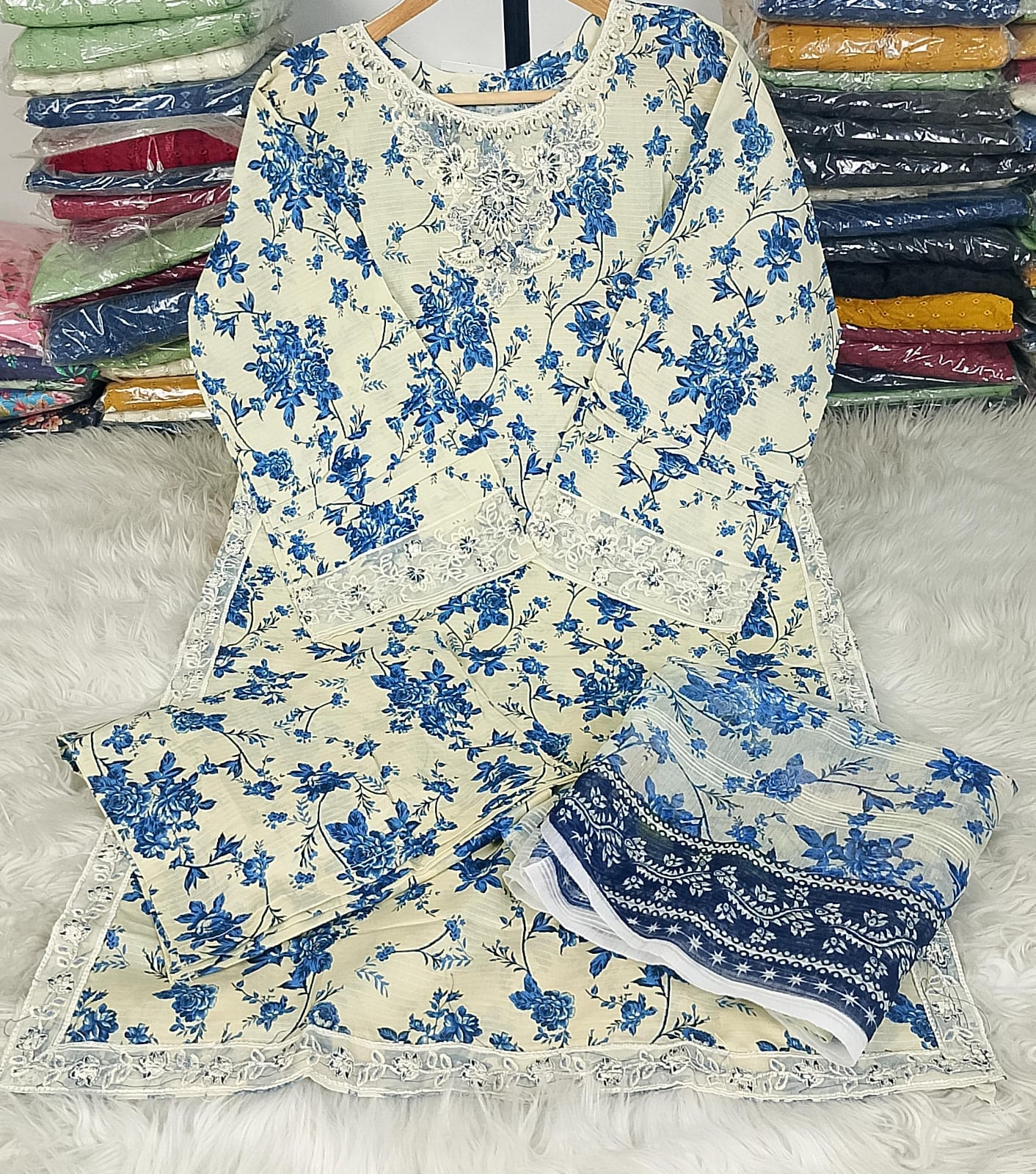 3 PIECE - EMBROIDERED / PRINTED LAWN SUIT