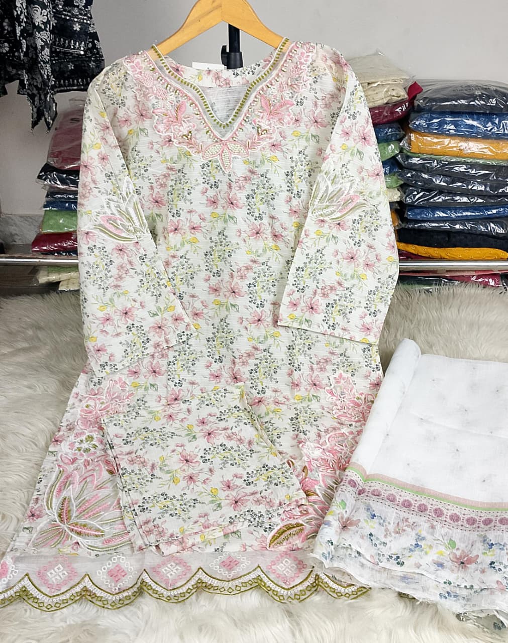 3 PIECE - EMBROIDERED / PRINTED LAWN SUIT