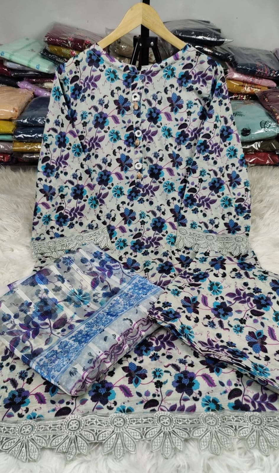 3 PIECE - EMBROIDERED / PRINTED LAWN SUIT