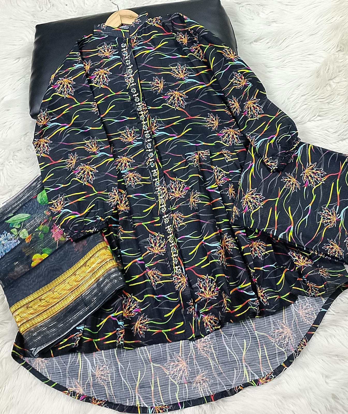 3 PIECE - EMBROIDERED / PRINTED LAWN SUIT