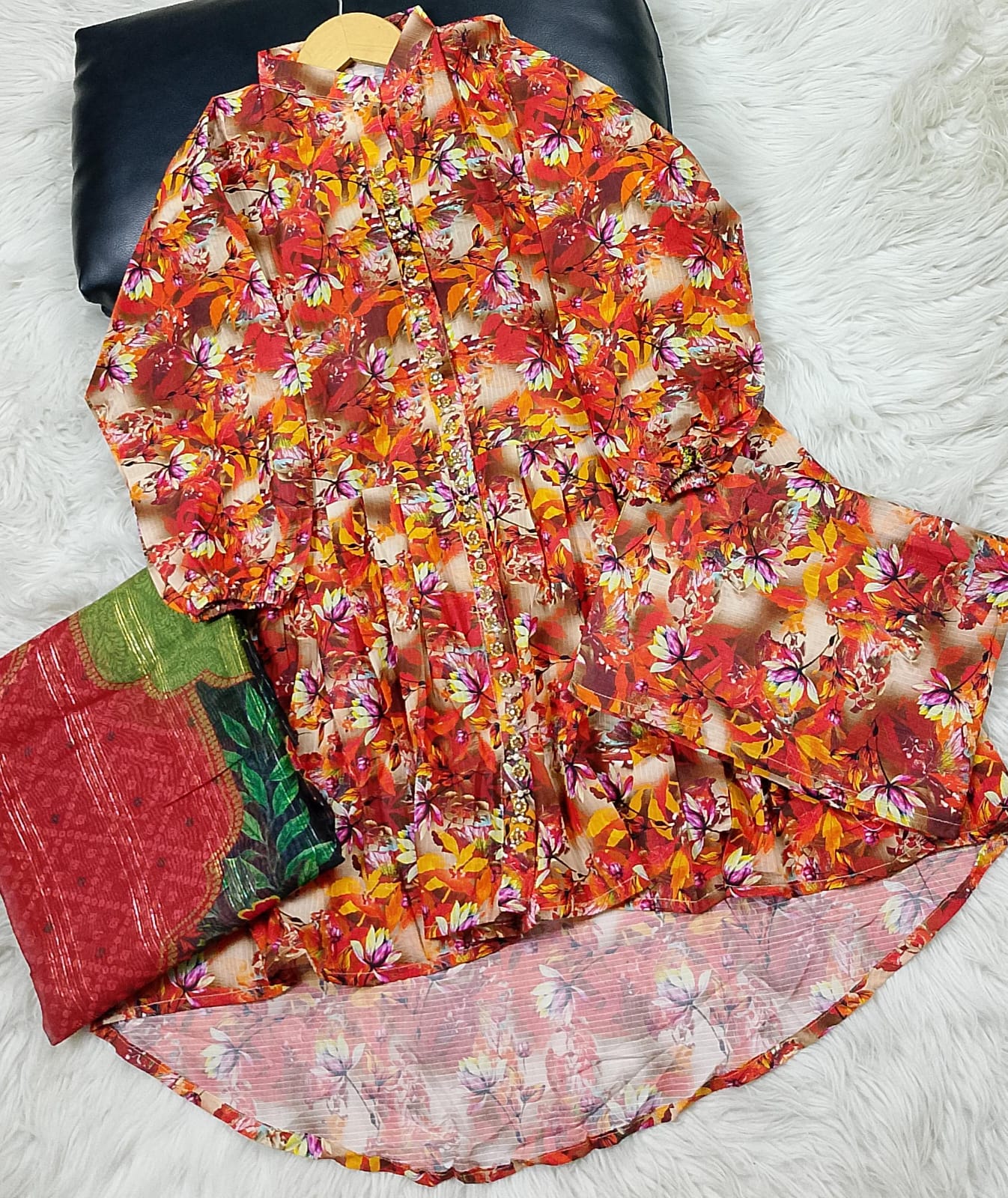 3 PIECE - EMBROIDERED / PRINTED LAWN SUIT