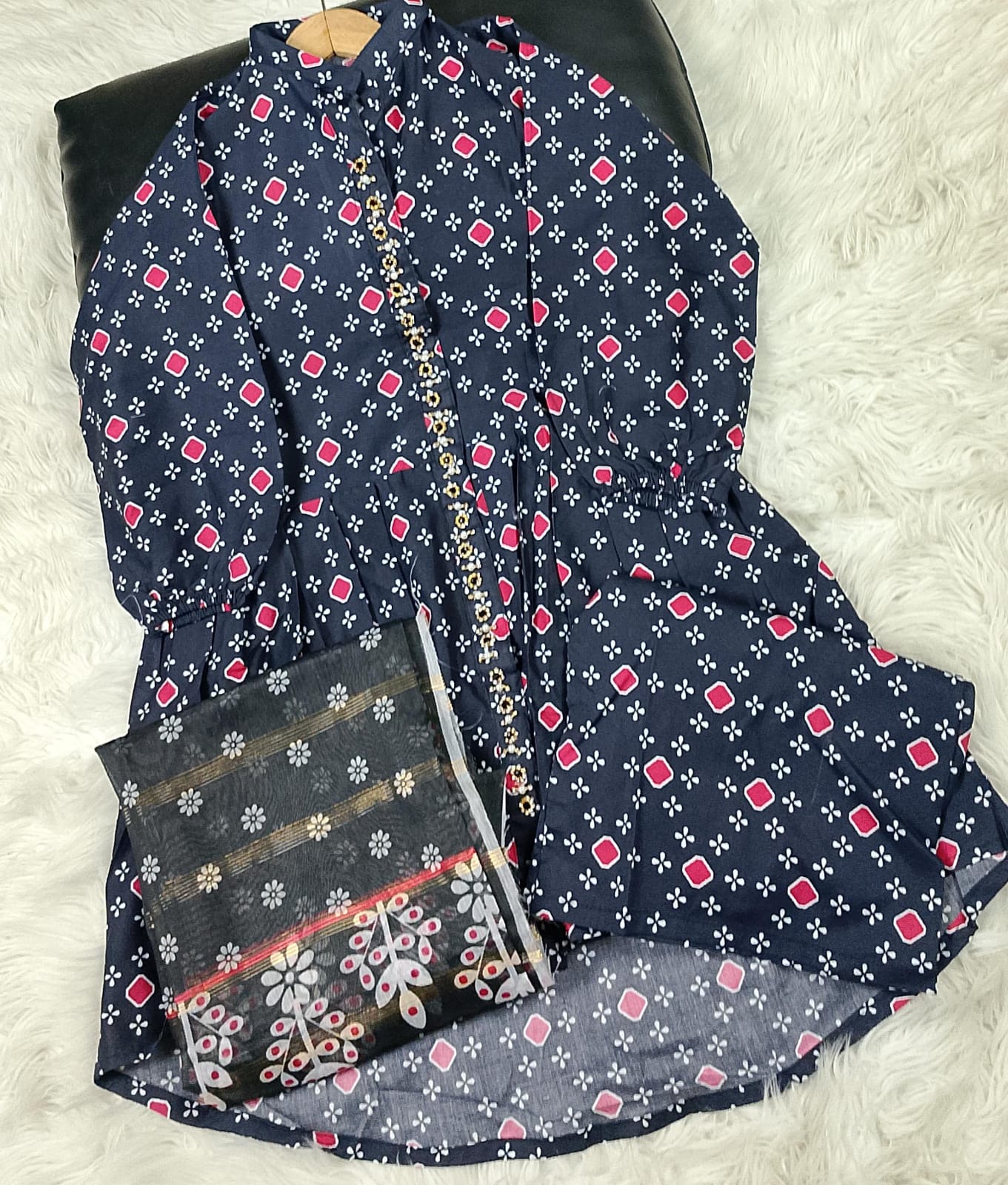 3 PIECE - EMBROIDERED / PRINTED LAWN SUIT