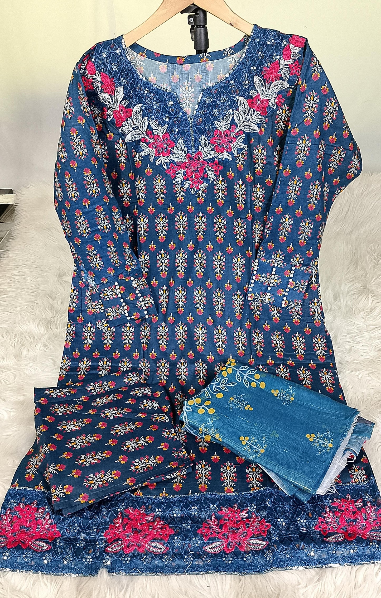 3 PIECE - EMBROIDERED / PRINTED LAWN SUIT