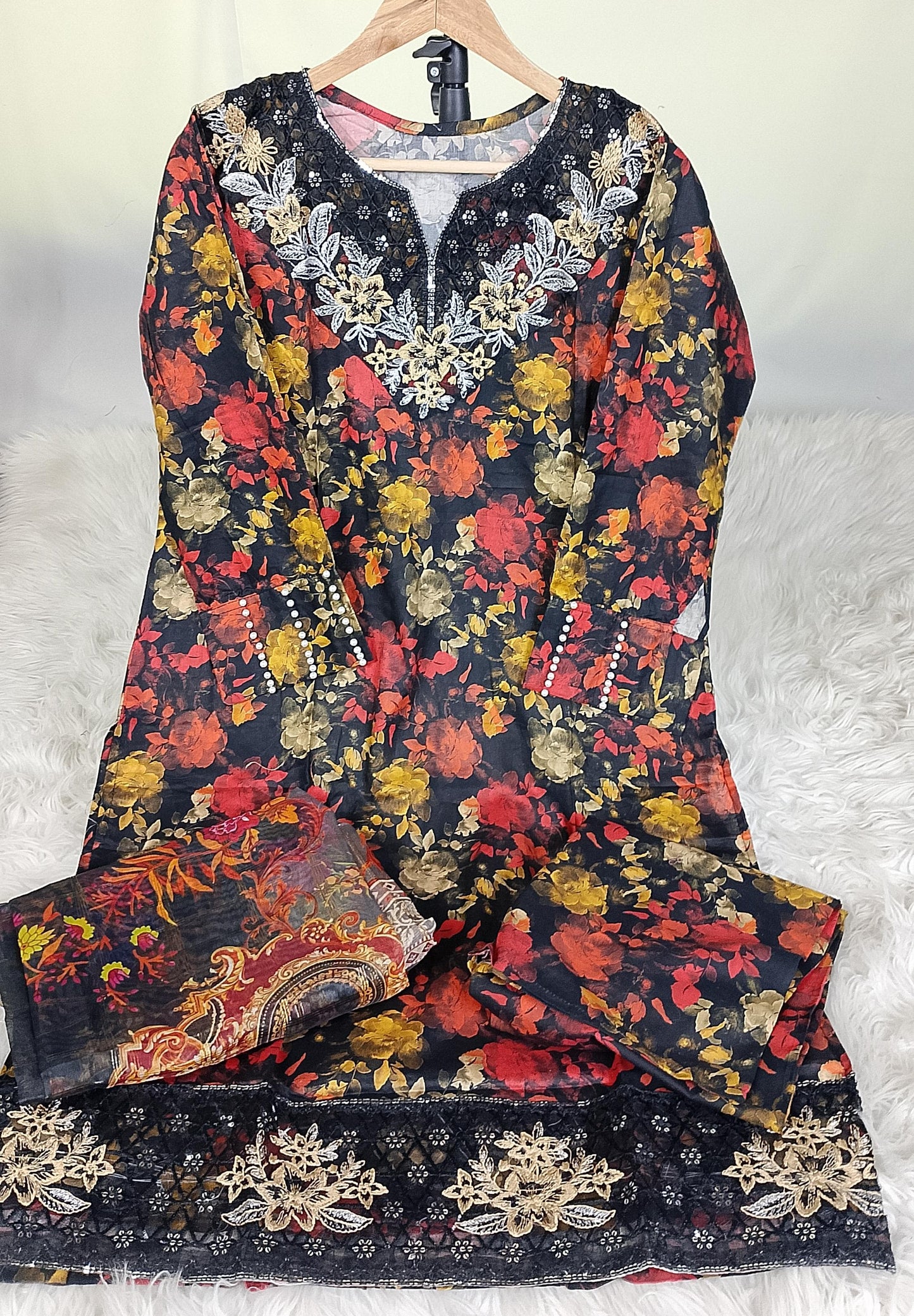 3 PIECE - EMBROIDERED / PRINTED LAWN SUIT