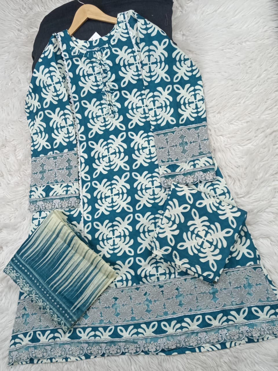 3 PIECE - EMBROIDERED LAWN SUIT