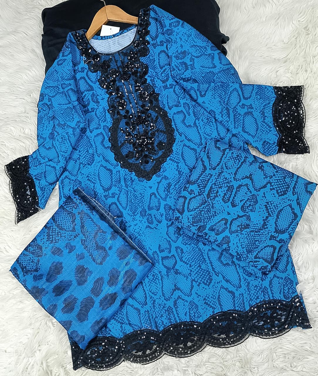 3 PIECE - EMBROIDERED DORIA COTTON SUIT