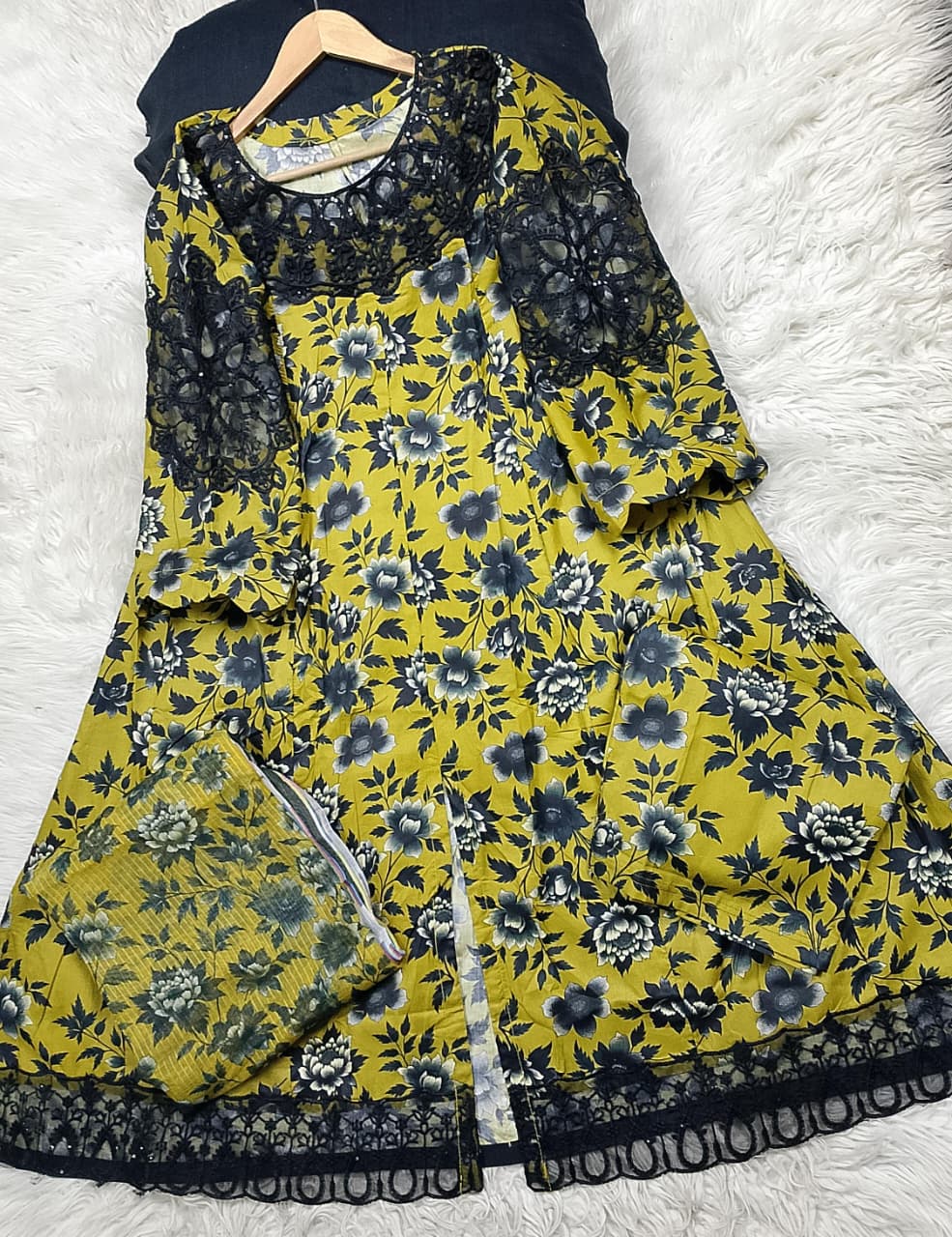 3 PIECE - EMBROIDERED LAWN SUIT