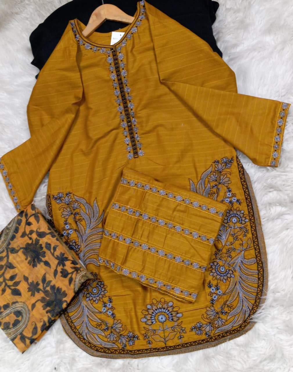 3 PIECE - EMBROIDERED LAWN SUIT