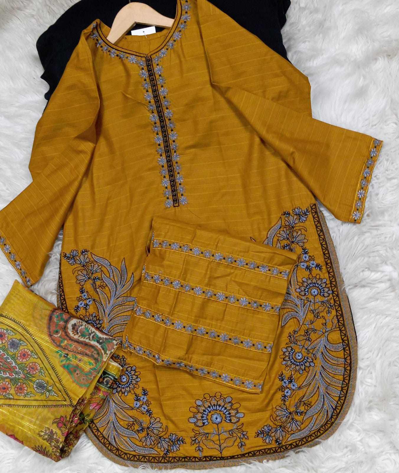 3 PIECE - EMBROIDERED LAWN SUIT