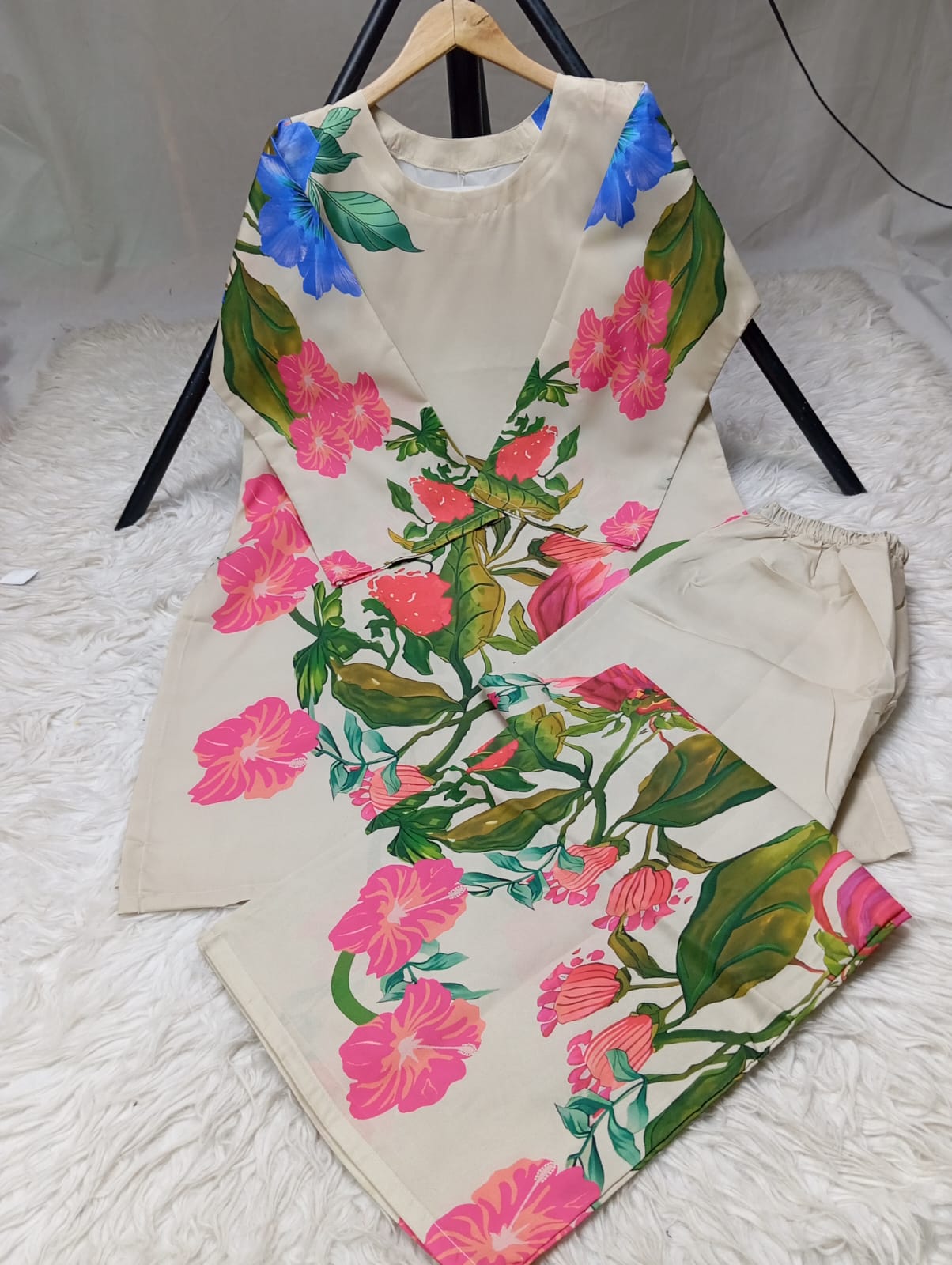 2 PIECE -EMBRIODERED LAWN SUIT