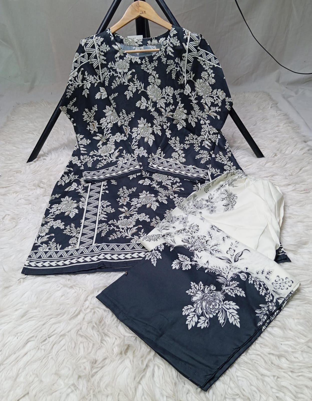 2 PIECE -EMBRIODERED LAWN SUIT