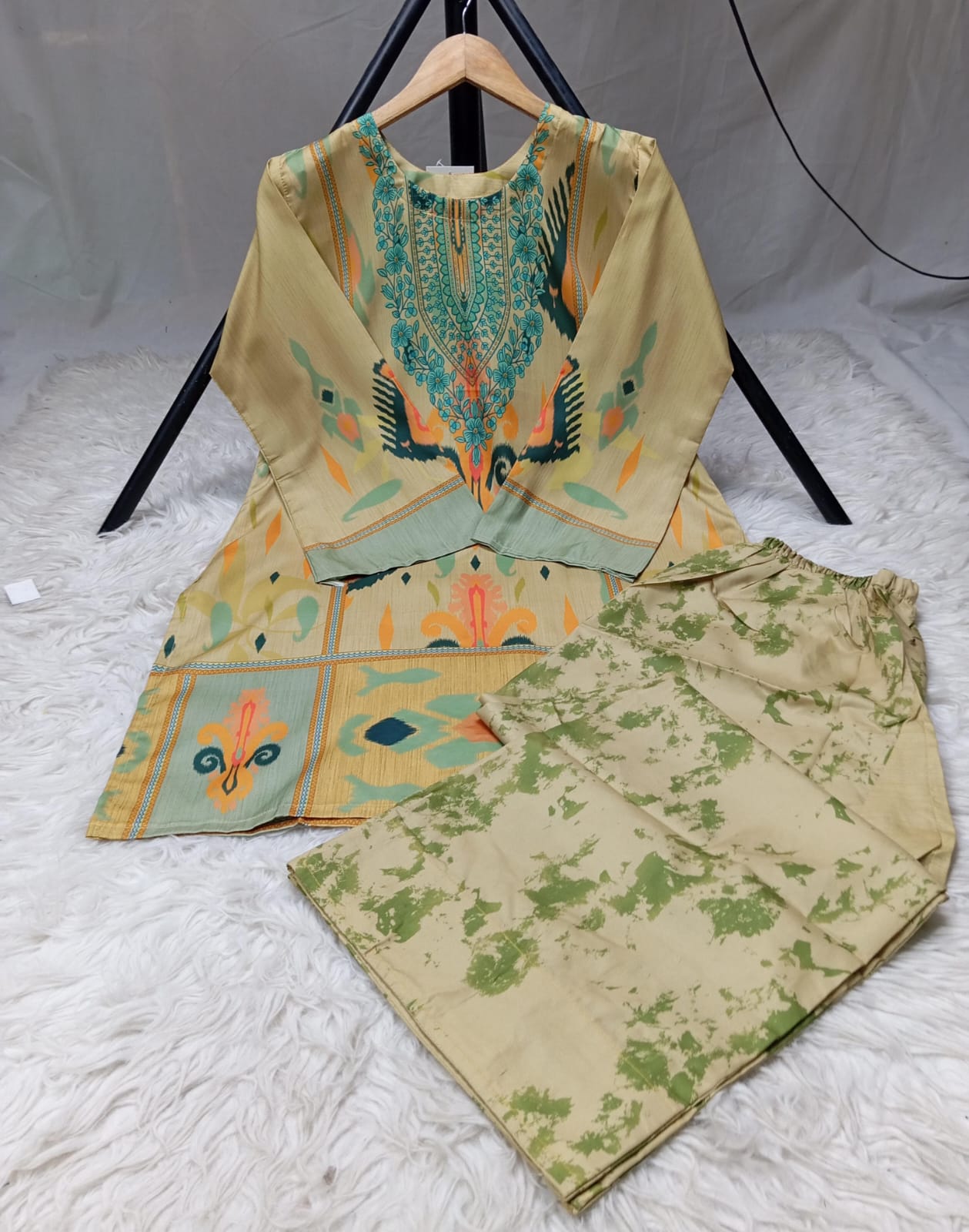 2 PIECE -EMBRIODERED LAWN SUIT