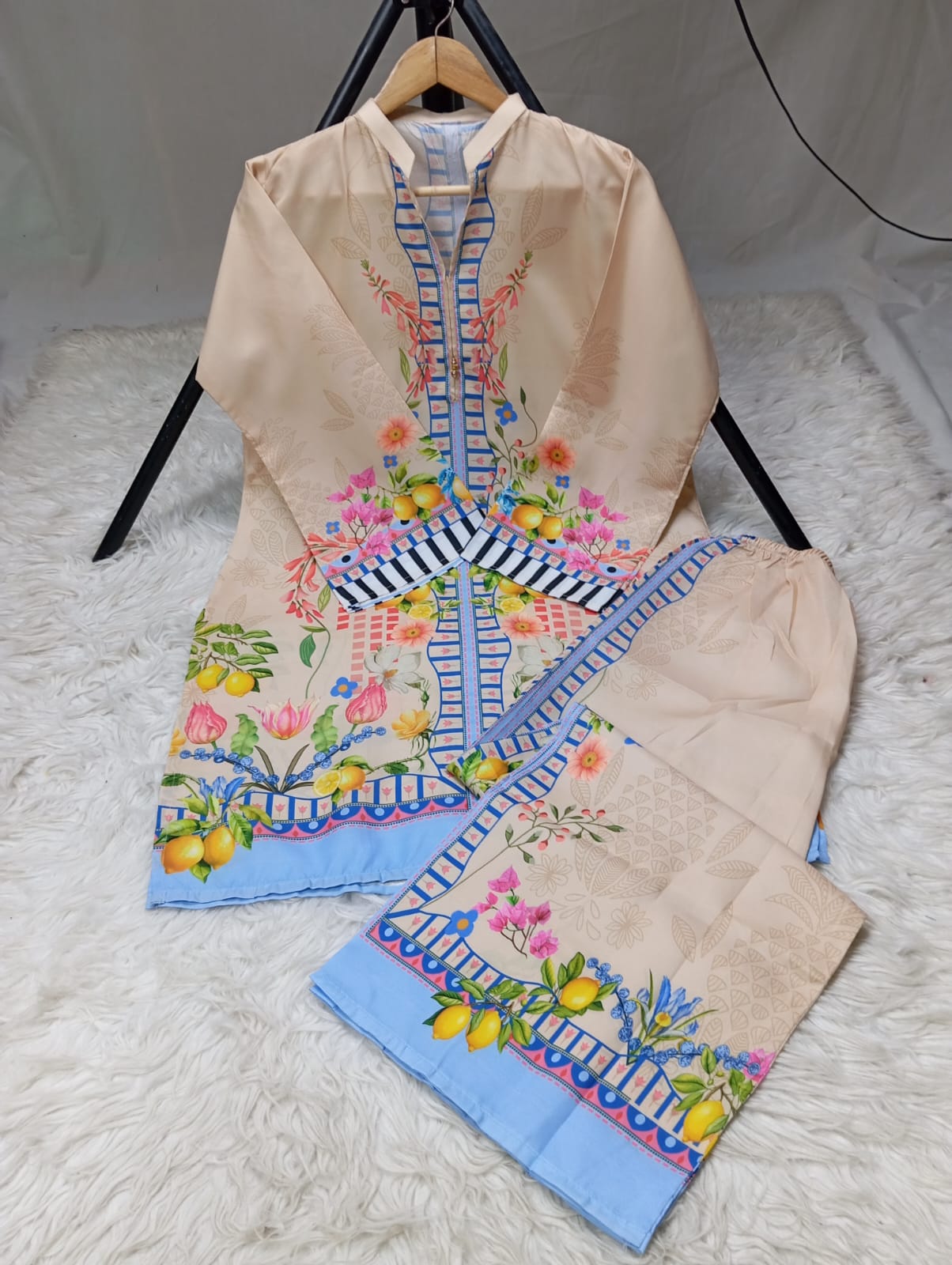 2 PIECE -EMBRIODERED LAWN SUIT
