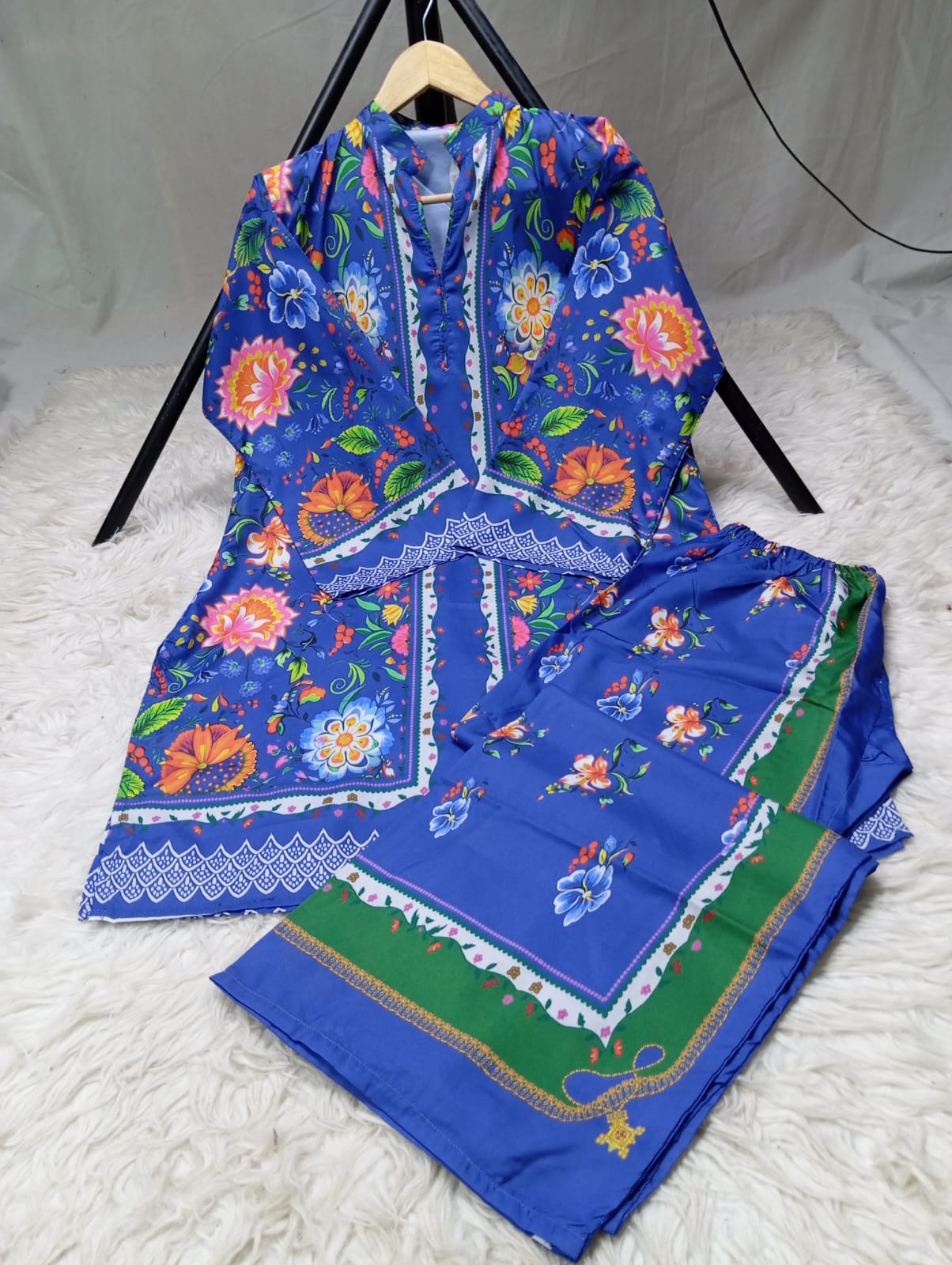 2 PIECE -EMBRIODERED LAWN SUIT