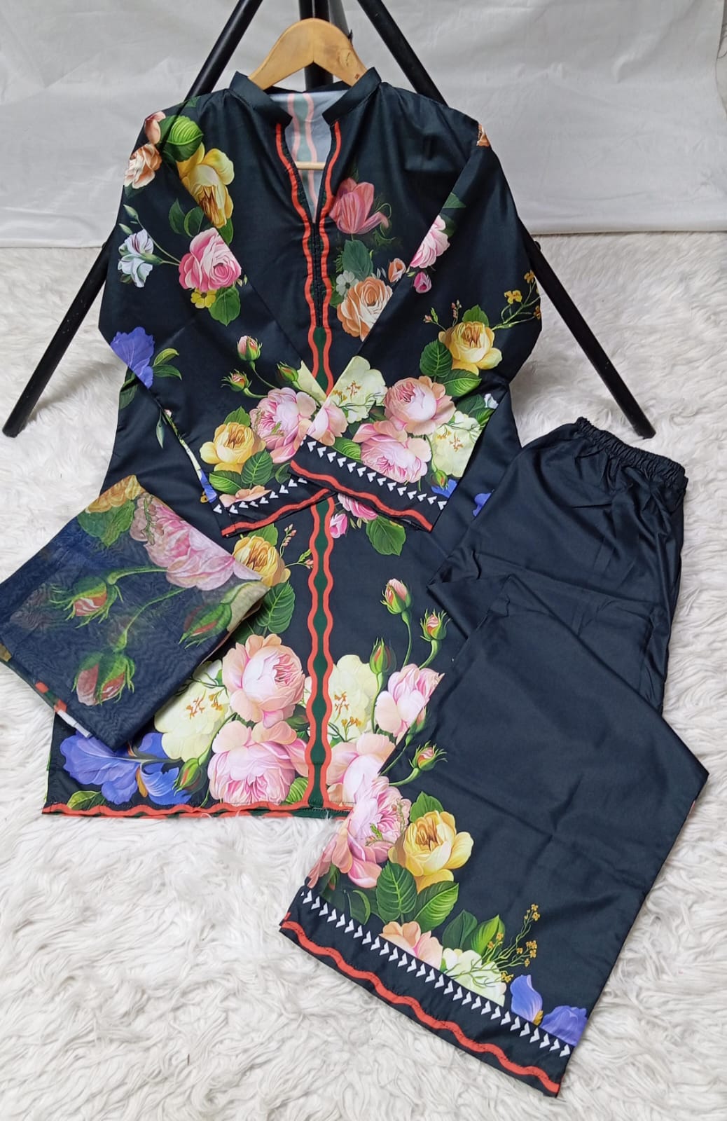 3 PIECE - EMBROIDERED LAWN SUIT