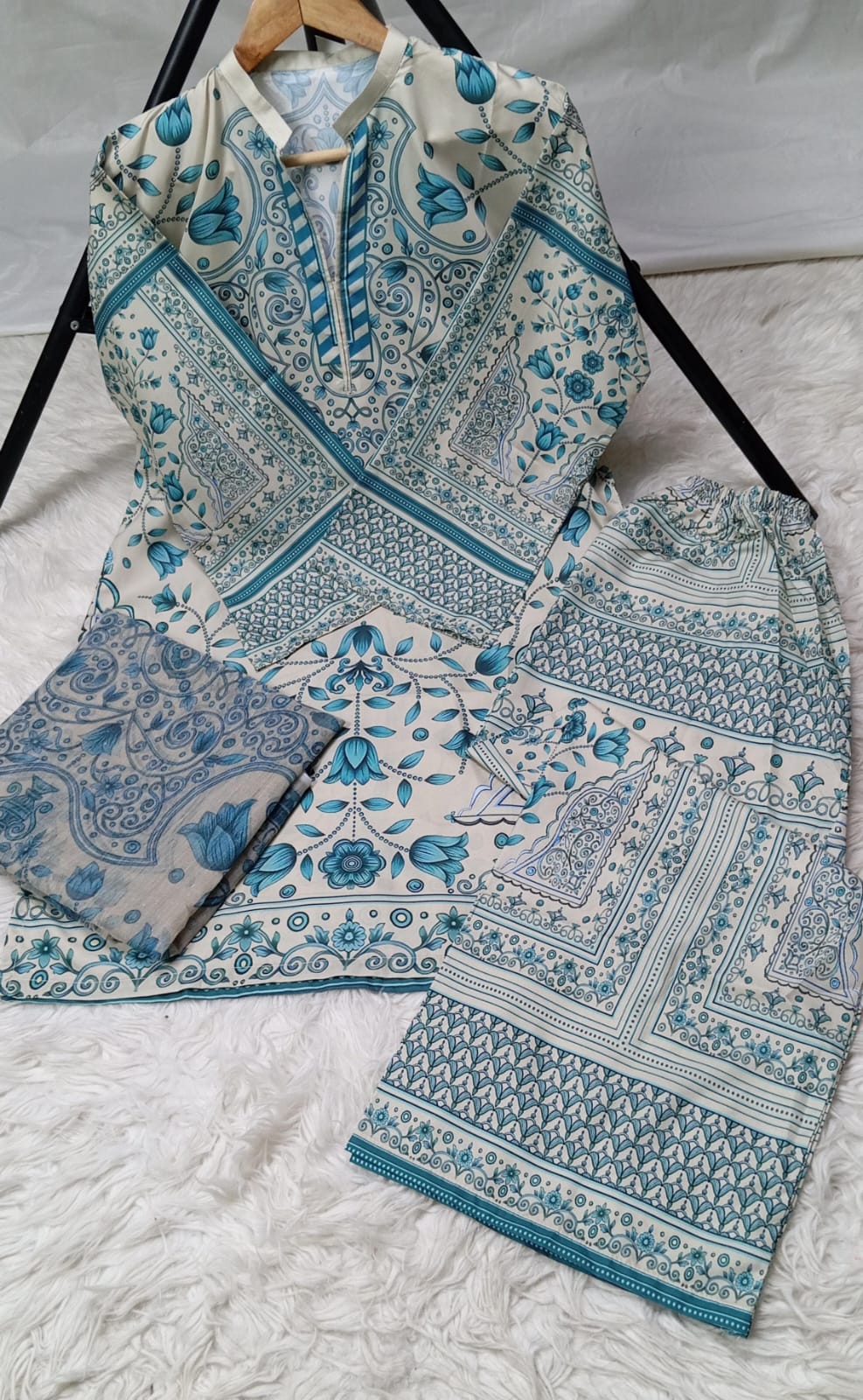 3 PIECE - EMBROIDERED LAWN SUIT