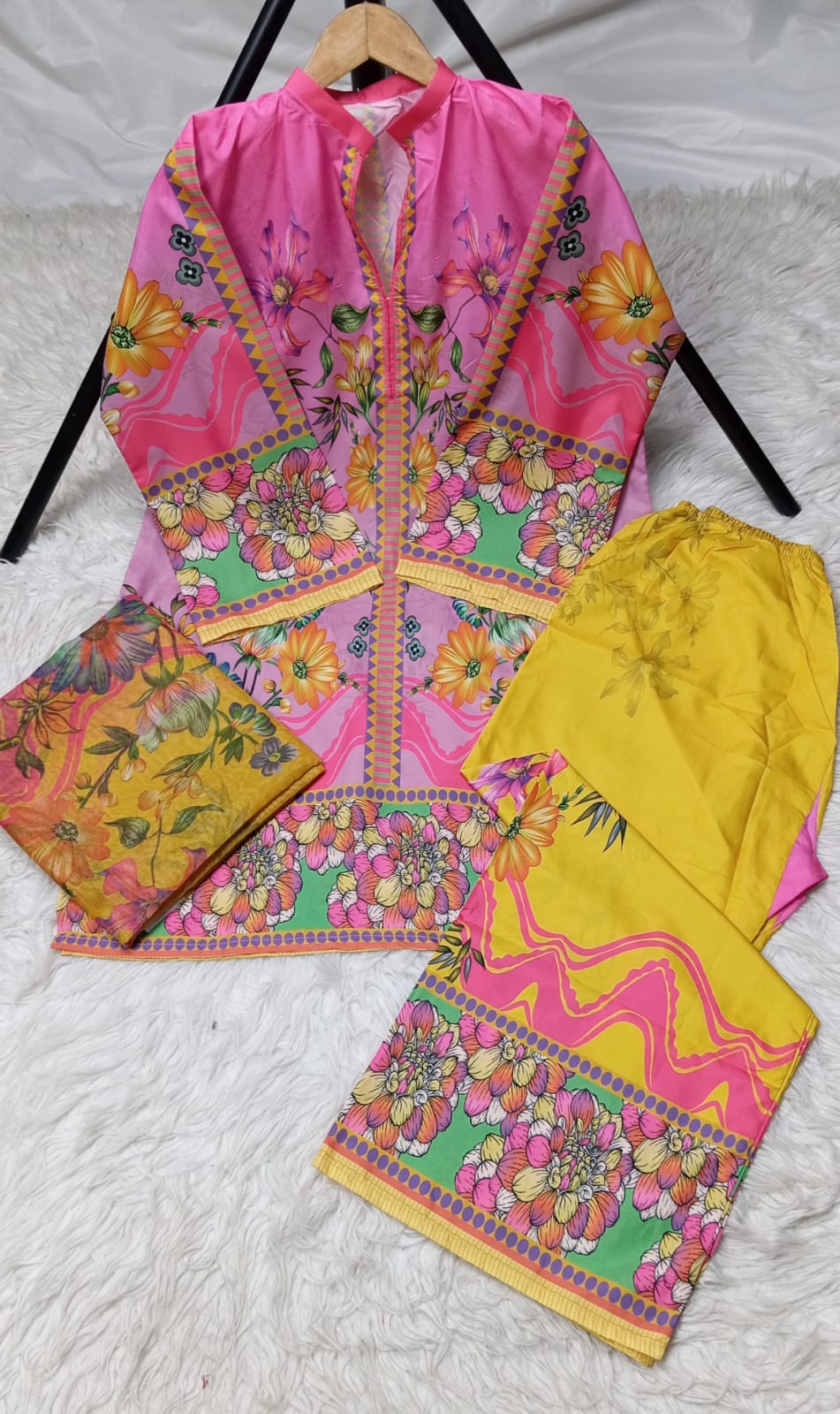 3 PIECE - EMBROIDERED LAWN SUIT