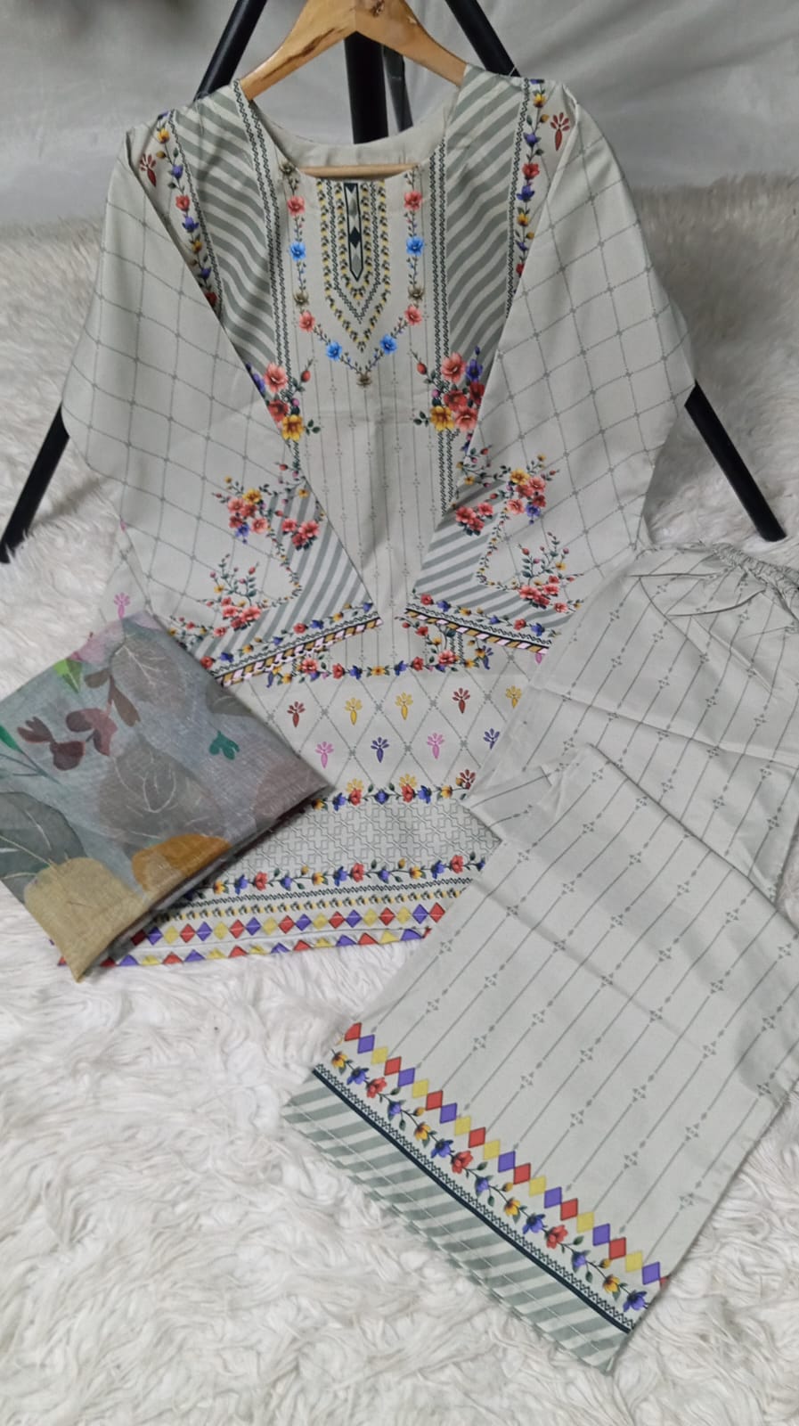 3 PIECE - EMBROIDERED LAWN SUIT