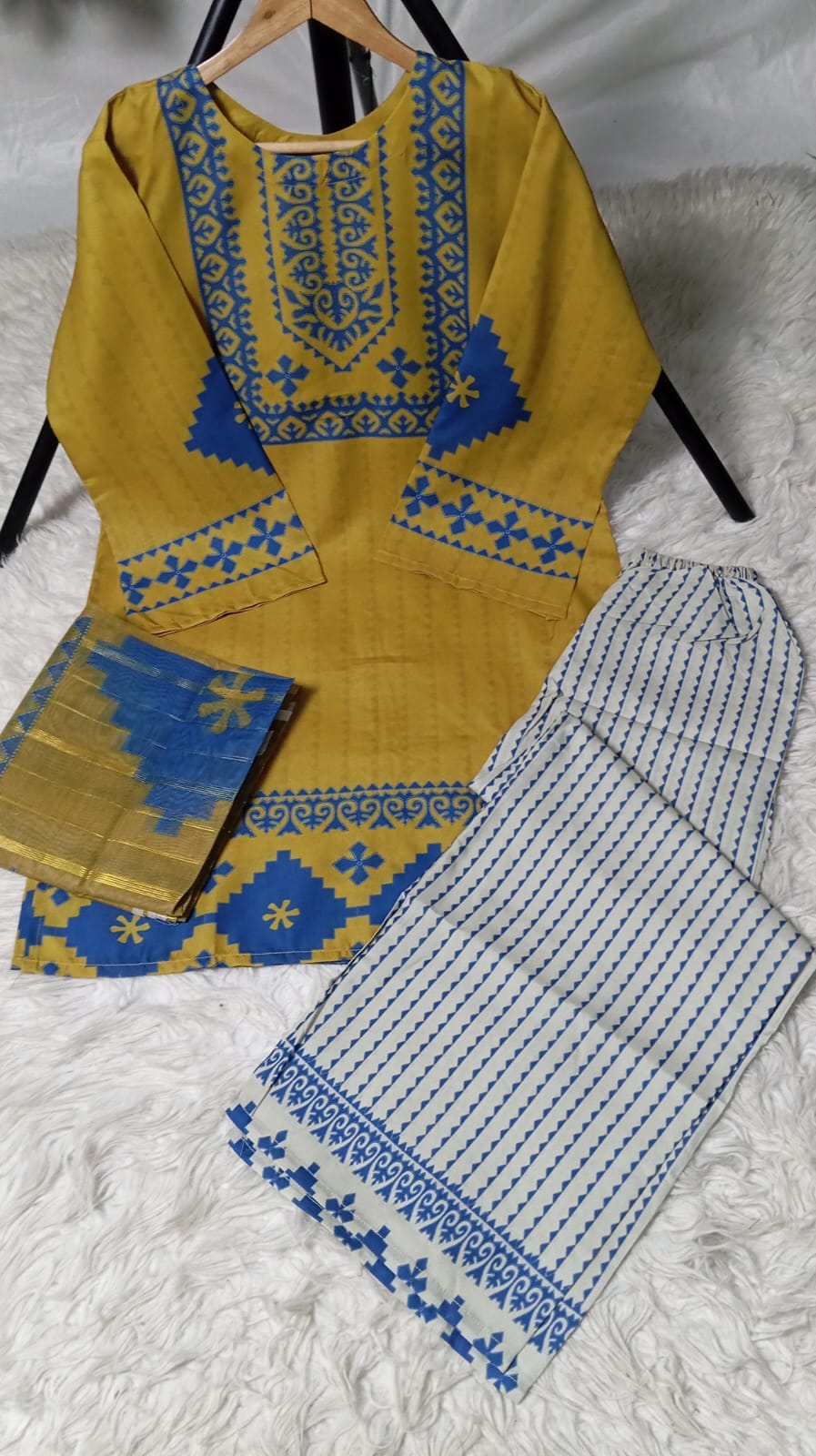 3 PIECE - EMBROIDERED LAWN SUIT