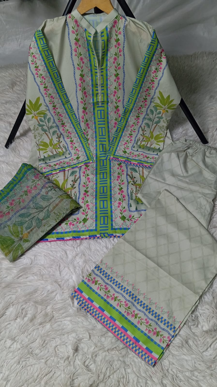 3 PIECE - EMBROIDERED LAWN SUIT