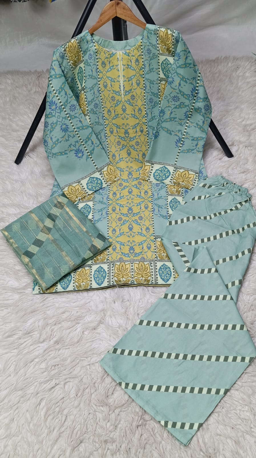 3 PIECE - EMBROIDERED LAWN SUIT