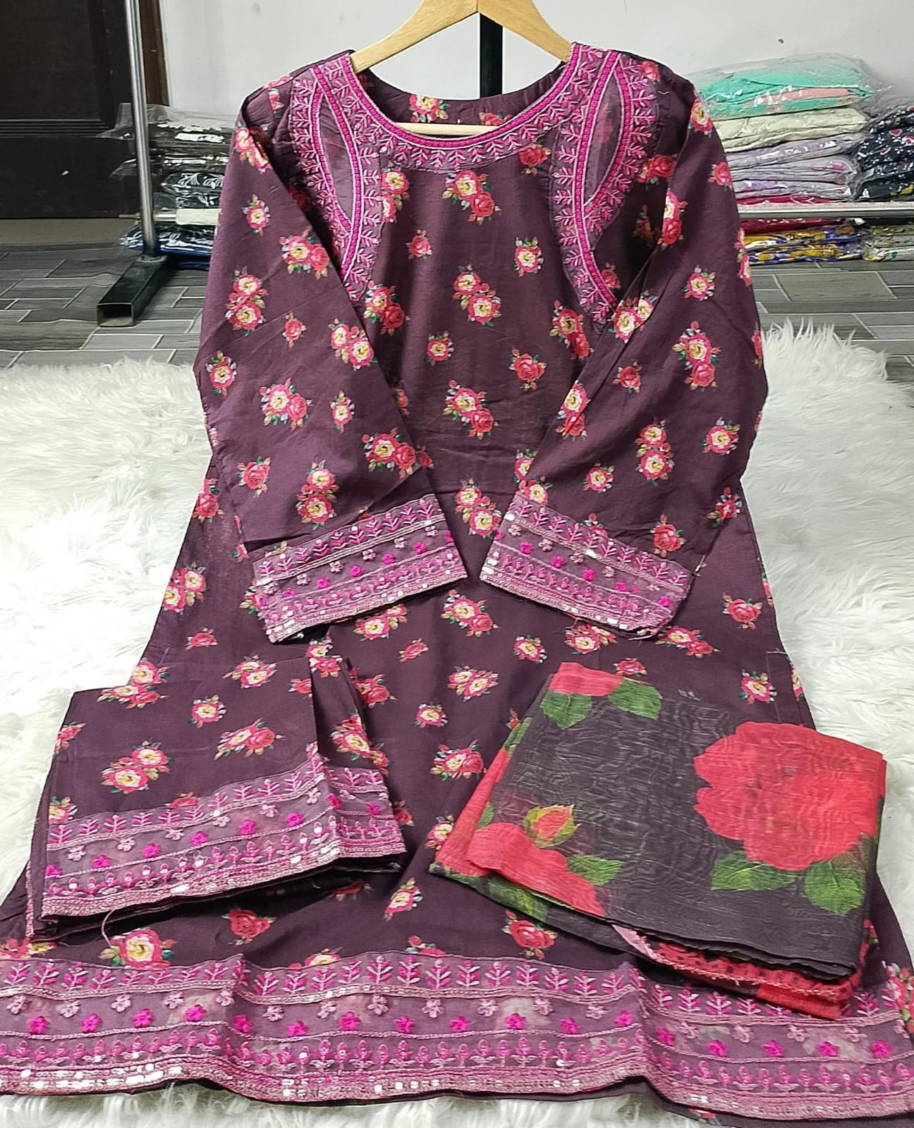 3 PIECE - EMBROIDERED / PRINTED LAWN SUIT