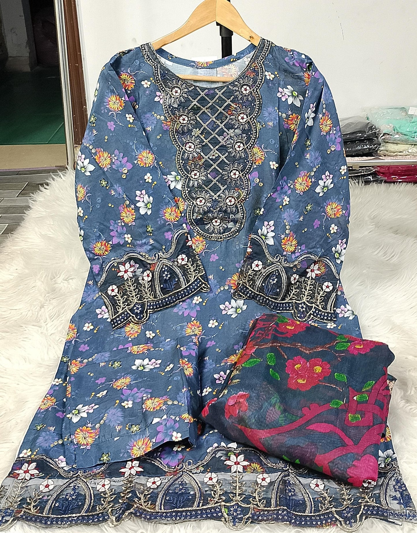 3 PIECE - EMBROIDERED / PRINTED LAWN SUIT